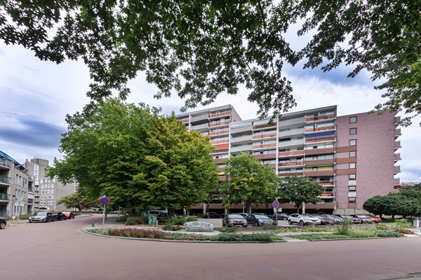 Ruim appartement op de 9e verdieping met panoramisch uitzicht over Heerlen – op loopafstand van het centrum!