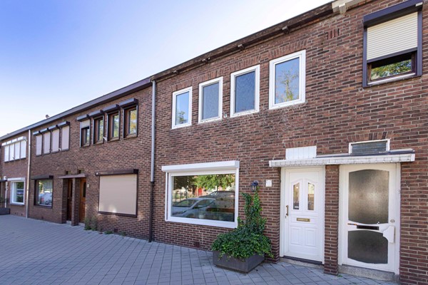 Tussenwoning met potentie – Volledig te renoveren!!