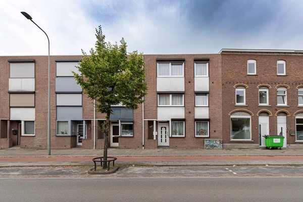 Ruime tussenwoning met circa 151 m² woonoppervlakte, serre en vier royale slaapkamers (uitbreidbaar tot zes) in Hoensbroek