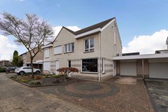 Te koop: Instapklare geschakelde twee-onder-één-kapwoning met oprit en garage in geliefde wijk Husken in Heerlen