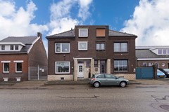 Verkocht onder voorbehoud: Ruime twee-onder-een-kapwoning met garage, oprit en veel mogelijkheden gelegen in Kerkrade