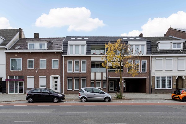 Instapklaar 2-slaapkamer appartement met terras en eigen parkeerplaats 