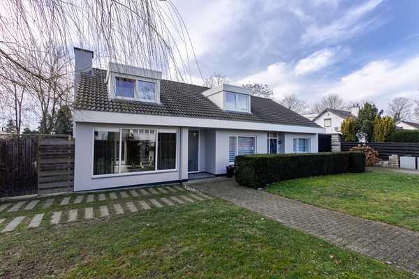 Exclusieve, instapklare villa met zelfstandige vakantiewoning en hoogwaardige afwerking op de geliefde Emmaberg in Valkenburg.
