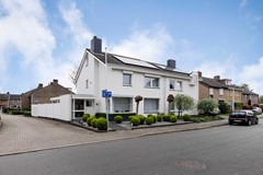 Te koop: Ruime en keurig onderhouden halfvrijstaande woning met garage, 5 slaapkamers, moderne keuken en badkamer, zonnige tuin en energielabel B in geliefd Amby.