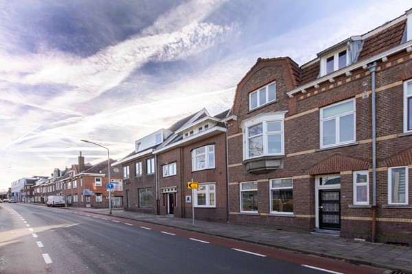 Volledig gerenoveerd en instapklaar herenhuis met aanbouw op toplocatie nabij Heerlen Centrum