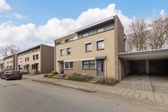 Te koop: Geschakelde 2-onder-1-kapwoning met aanbouw, garage met carport en energielabel B nabij het centrum van Hoensbroek