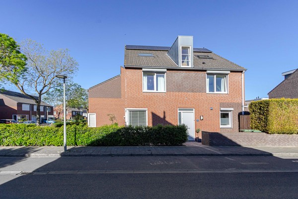 Uitstekend onderhouden vrijstaande woning uit 1997 met oprit en garage, in Amby.