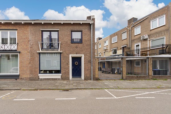Karakteristieke halfvrijstaande woning met 3 (mogelijk 4) slaapkamers, fijne tuin,  én volop mogelijkheden nabij het centrum van Heerlen.