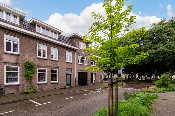 Zeer ruime en sfeervolle tussenwoning in hartje Heerlen