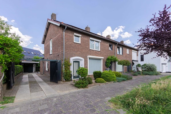 Halfvrijstaande woning met oprit en 4 slaapkamers gelegen in de geliefde wijk Scharn (Maastricht)