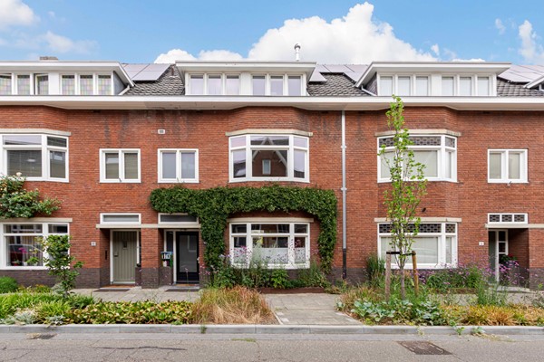 Karaktervolle jaren '30 tussenwoning met maar liefst 6 slaapkamers op toplocatie in Heerlen