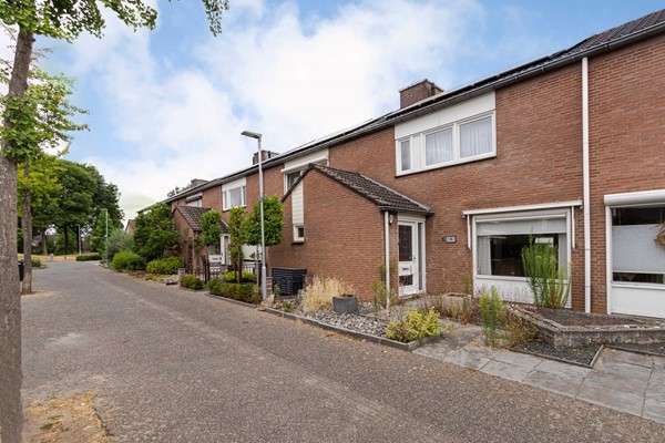 Leuke tussenwoning met energielabel A en garage gelegen in Schaesberg 