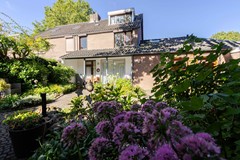 Te koop: Ruime halfvrijstaande woning met garage, oprit, aanbouw en heerlijke tuin, gelegen in Maastricht