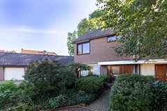 Te koop: Ruime halfvrijstaande woning met garage, oprit, aanbouw en heerlijke tuin, gelegen in Maastricht