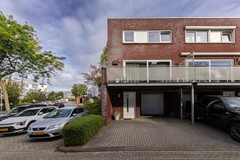 Te koop: Verrassend ruime woning met inpandige garage, carport en vrij uitzicht