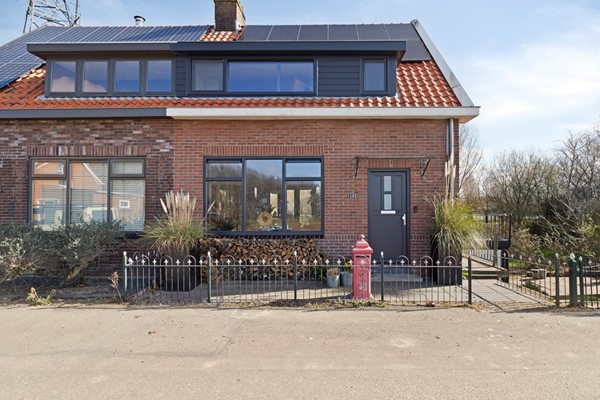 Sfeervolle 2-onder-1-kapwoning op een royaal perceel in het buitengebied van Rhoon!