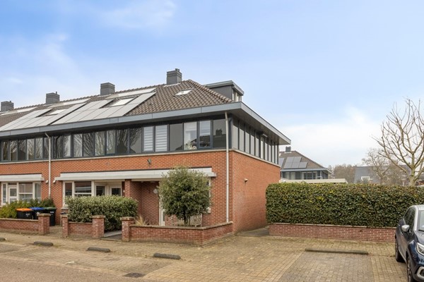 Fijne en instapklare eindwoning met uitbouw, energielabel A en zonnige tuin in Heerjansdam.