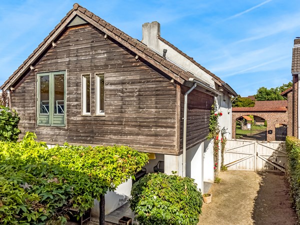 Verkocht: KARAKTERISTIEKE VRIJSTAANDE WONING OP GELIEFDE LOCATIE IN OUD-STEIN. WONING DIENT NOG OP MEERDERE PUNTEN OPGEKNAPT TE WORDEN. VEEL MOGELIJKHEDEN!!