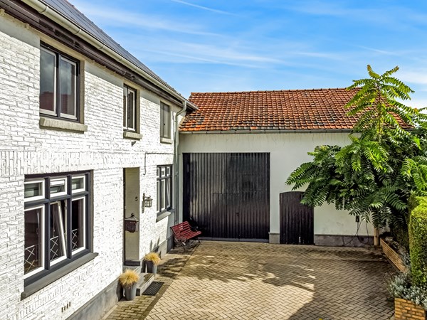 Te koop: BIJZONDER SFEERVOLLE, KARAKTERSITIEKE WONING IN DE DORPSKERN VAN GREVENBICHT MET TUIN EN GROTE BERGING/SCHUUR.