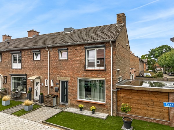 Onder bod: MODERNE, UITGEBOUWDE HOEKWONING. GEHEEL VERDUURZAAMD, ENERGIELABEL A+++