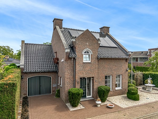 Te koop: FRAAIE, VRIJSTAANDE WONING MET INPANDIGE GARAGE EN MOOI AANGELEGDE TUIN OP GELIEFDE LOCATIE AAN DE RAND VAN OUD STEIN.