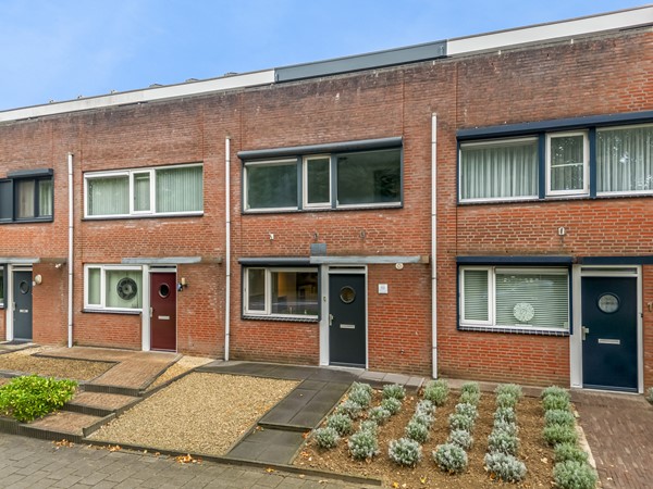 Te koop: ENERGIEZUINIGE, MODERNE TUSSENWONING MET 2 VERDIEPINGEN OP GOEDE EN CENTRALE LOCATIE. ENERGIELABEL A!