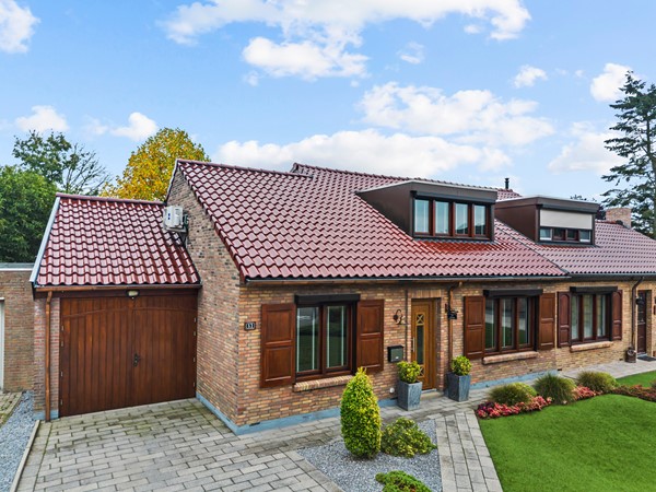 Te koop: SFEERVOLLE, HALF VRIJSTAANDE WONING MET MOOIE TUIN OP EEN FIJNE EN RUSTIGE LOCATIE IN NIEUWDORP-STEIN.
