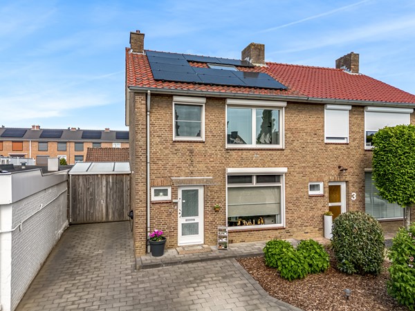 Te koop: Moderne twee-onder-één kapwoning op een goede locatie met diepe tuin!