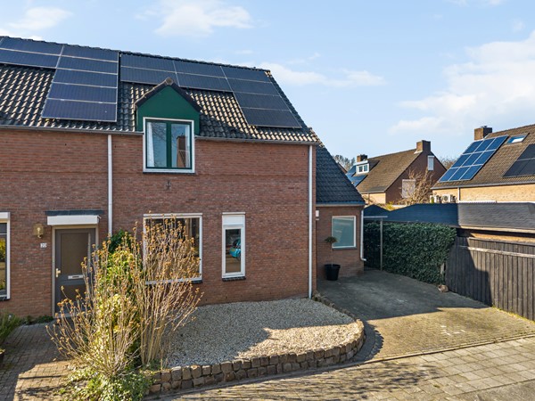 Te koop: Moderne twee-onder-een kapwoning op rustige locatie in de geliefde wijk Kempenhof met tuin en oprit.
