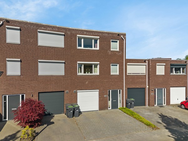 Te koop: MODERNE WONING MET INPANDIGE GARAGE EN OPRIT. INSTAPKLAAR en op geliefde locatie!