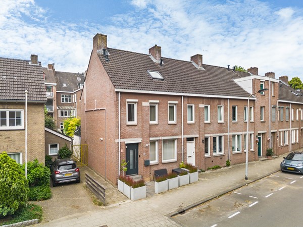 Te koop: INSTAPKLARE, MODERNE (LUXE)WONING IN HET CENTRUM VAN MAASTRICHT. TOPLOCATIE, ZONNIGE STADSTUIN, GARAGE EN ACHTEROM!