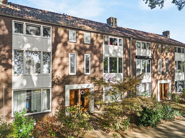 Te koop: KEURIG APPARTEMENT MAISSONETTE OP DE 1STE EN 2DE VERDIEPING MET TUIN, TUINHUIS EN DAKTERRAS. ACHTEROM BEREIKBAAR.
