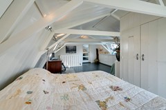 83-Warder 174 Warder.jpg