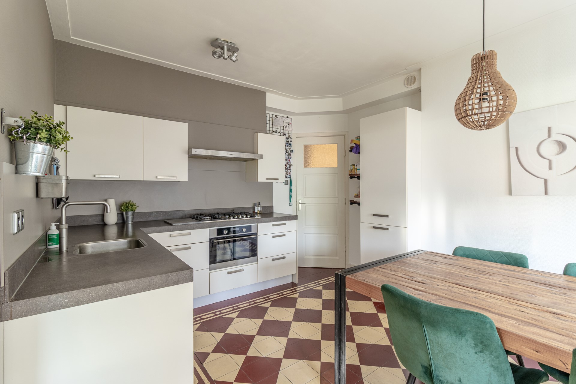Appartement te huur: Helmholtzstraat 1, Amsterdam