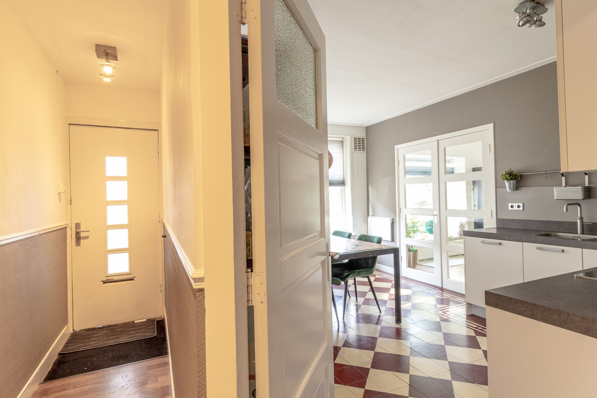 Appartement te huur: Helmholtzstraat 1, Amsterdam