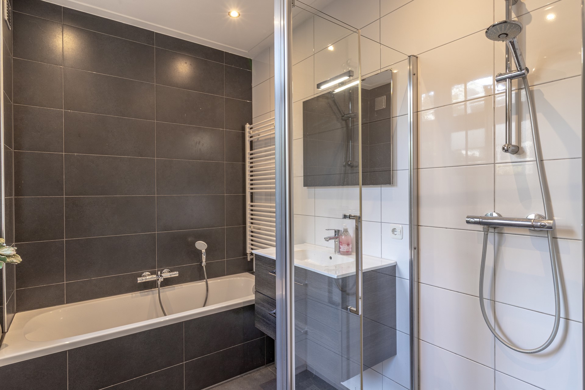Appartement te huur: Helmholtzstraat 1, Amsterdam