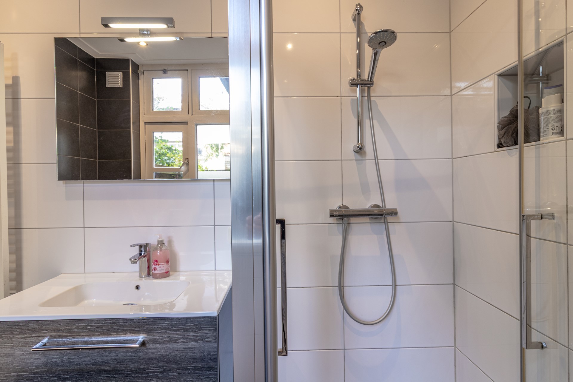 Appartement te huur: Helmholtzstraat 1, Amsterdam