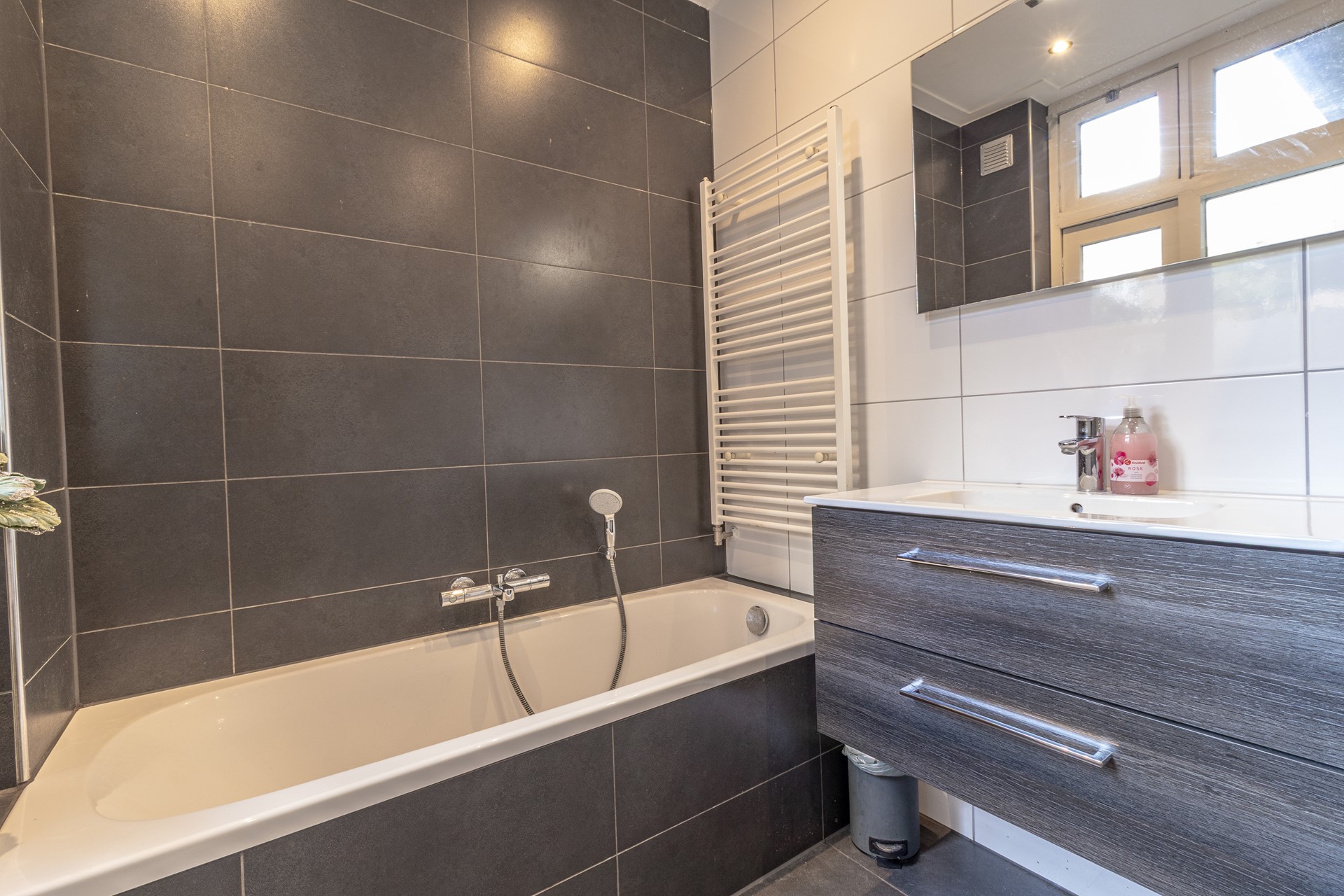 Appartement te huur: Helmholtzstraat 1, Amsterdam