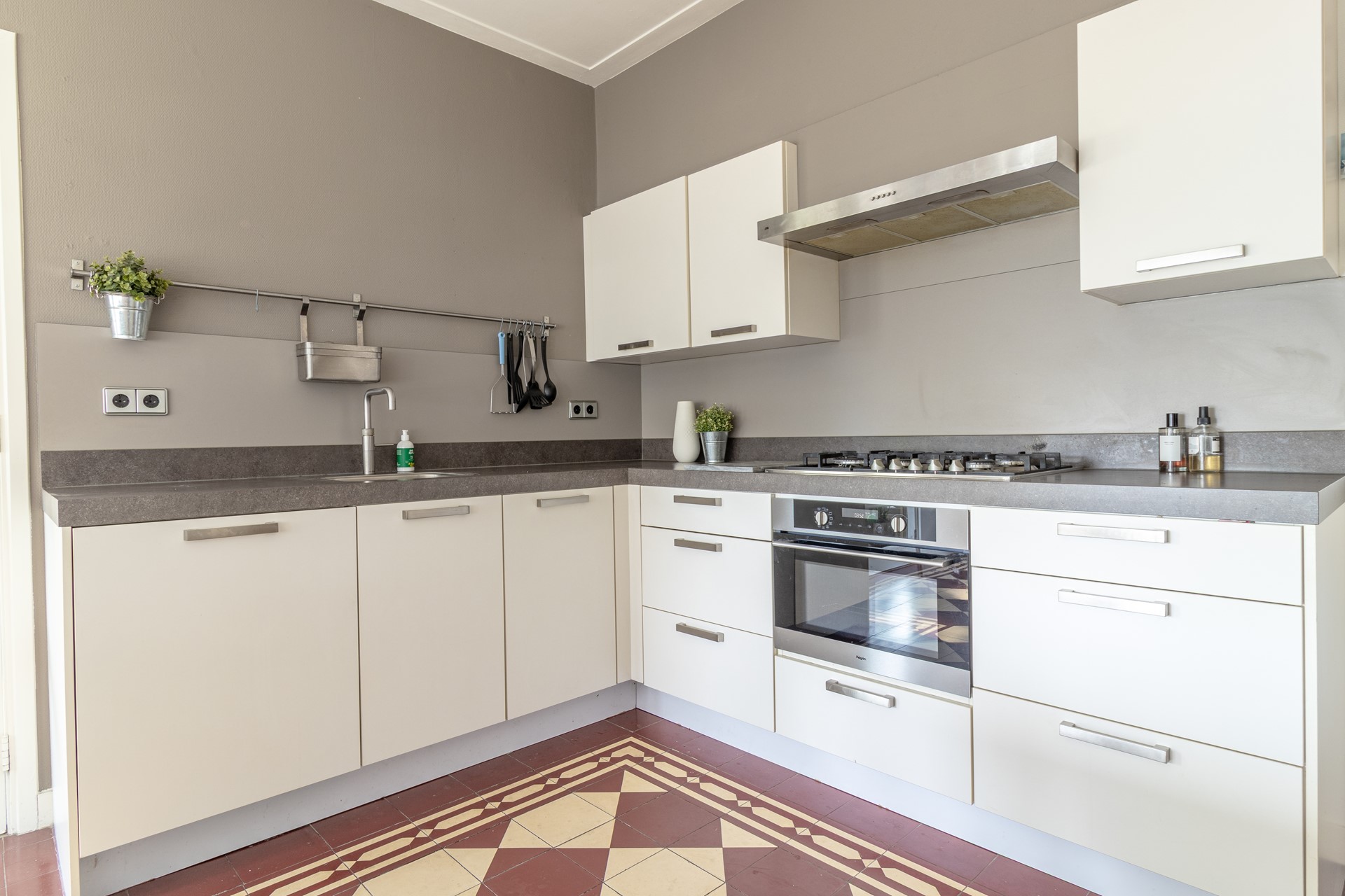 Appartement te huur: Helmholtzstraat 1, Amsterdam