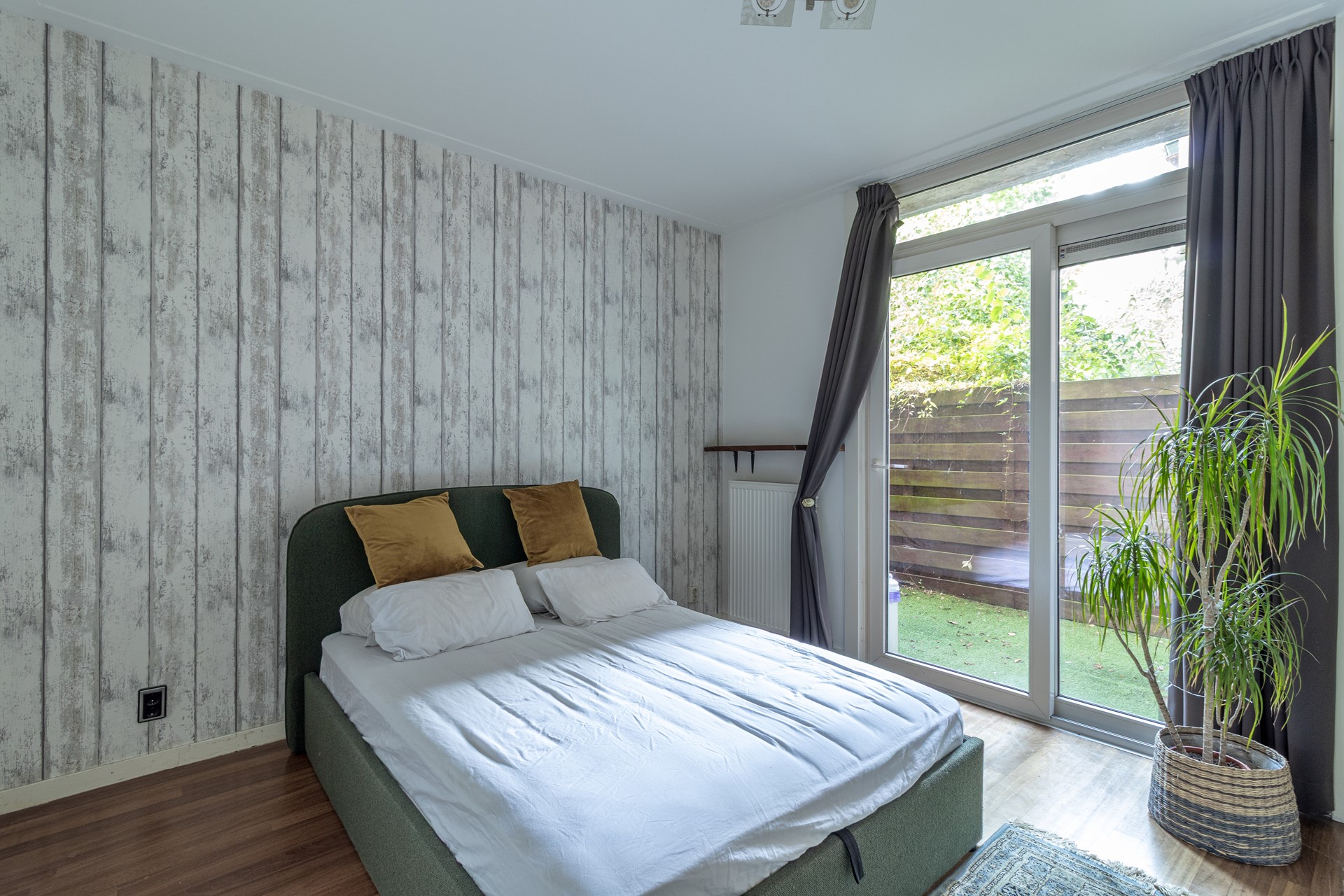 Appartement te huur: Helmholtzstraat 1, Amsterdam