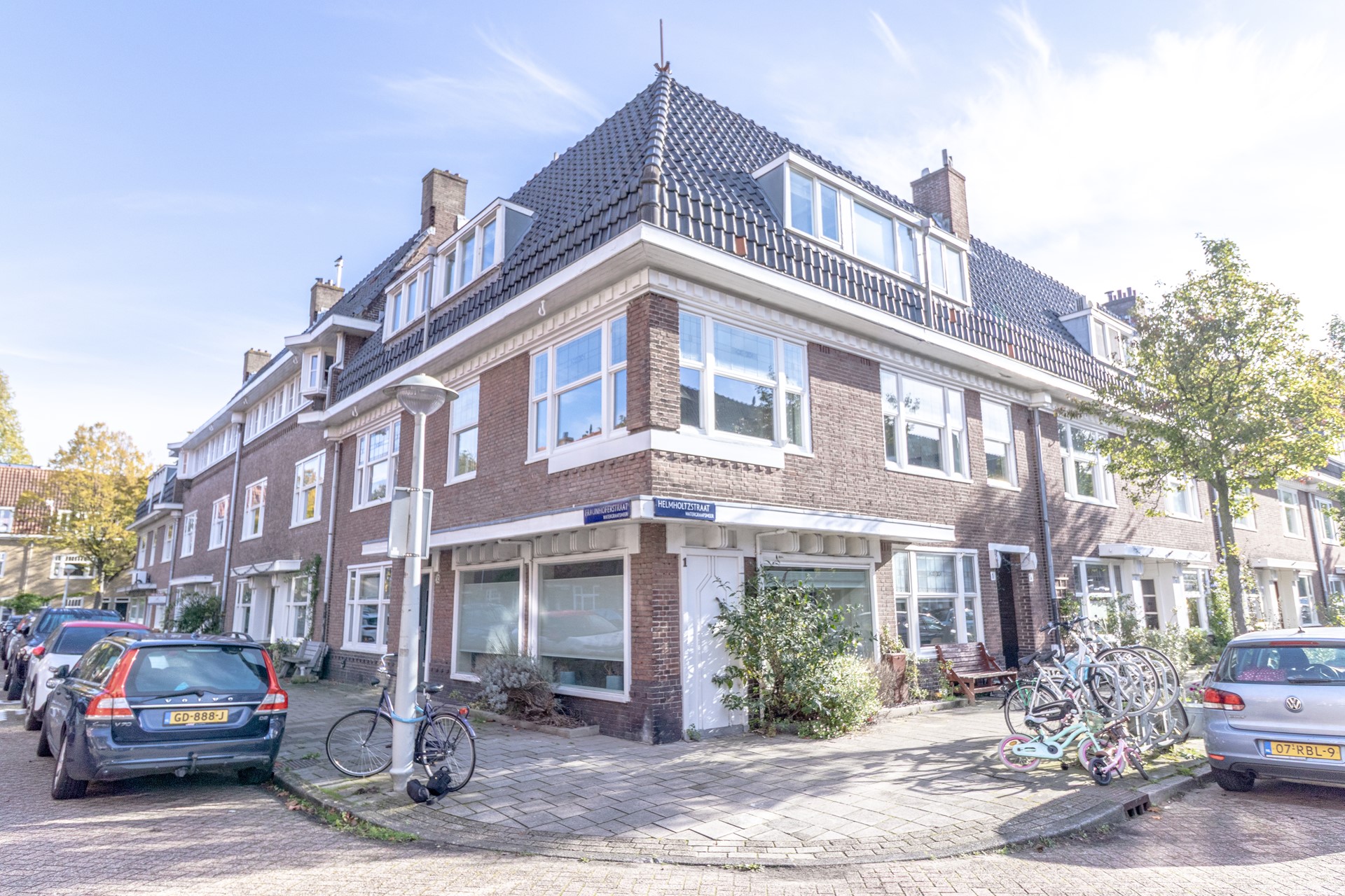 Appartement te huur: Helmholtzstraat 1, Amsterdam