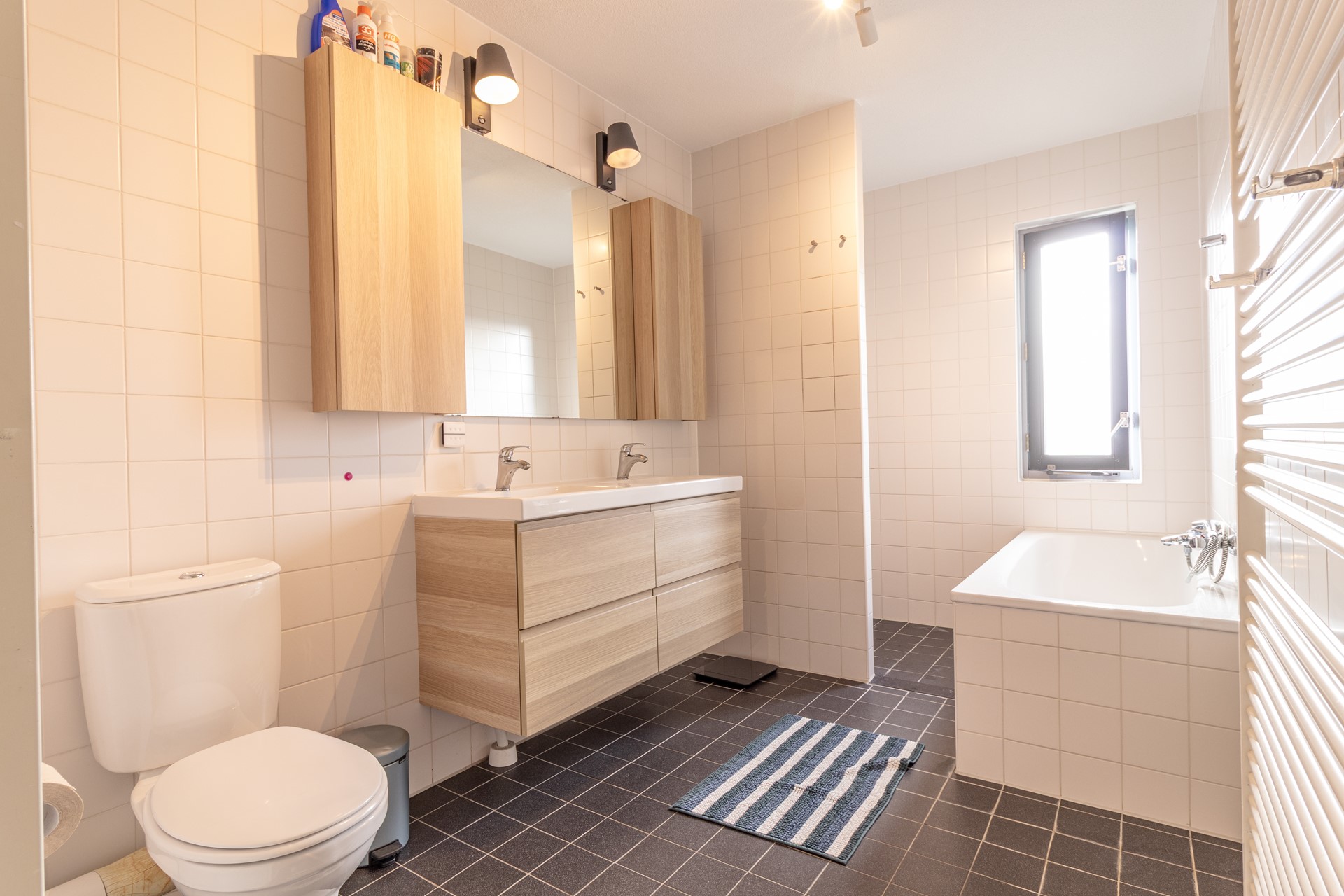 Tussenwoning te huur: Zwanebloemlaan 312, Amsterdam