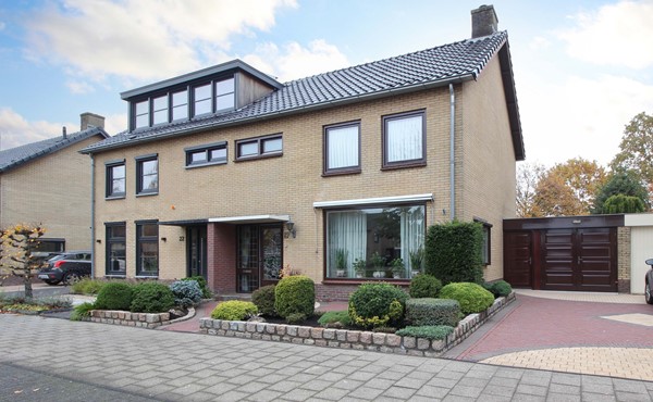 Sold subject to conditions: Broerswetering 20, 3752 AM Bunschoten-Spakenburg