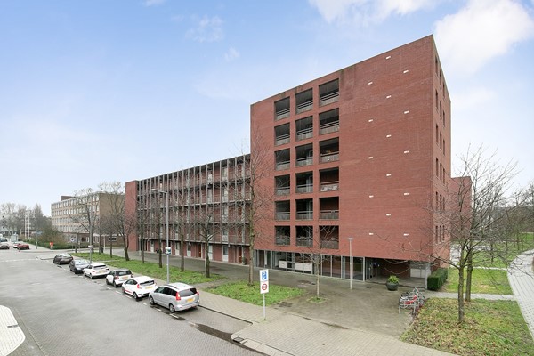 Sold subject to conditions: Huniadijk 67, 3079EG Rotterdam
