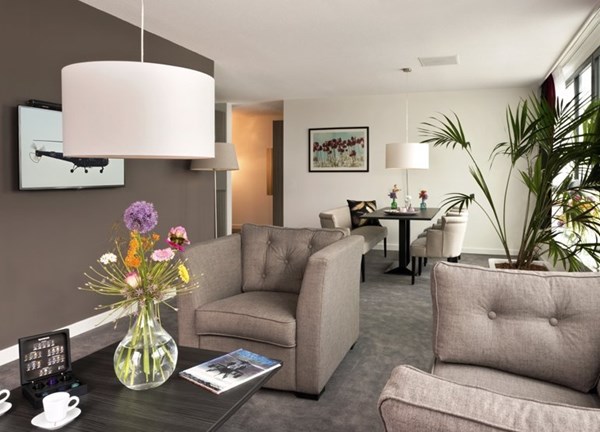 For rent: Zeer sfeervolle Kamers en Suites met grandioos uitzicht over het vliegveld en de skyline van Rotterdam! For rent: Zeer sfeervolle Kamers en Suites met grandioos uitzicht over het vliegveld en de skyline van Rotterdam!