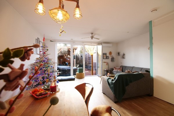 Foto - Te koop: Deze goed onderhouden hoekwoning uit 2005 overtuigt met een doordachte indeling, moderne voorzieningen en een onderhoudsvriendelijke buitenruimte in Vaals