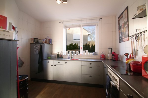 Foto - Te koop: Deze goed onderhouden hoekwoning uit 2005 overtuigt met een doordachte indeling, moderne voorzieningen en een onderhoudsvriendelijke buitenruimte in Vaals