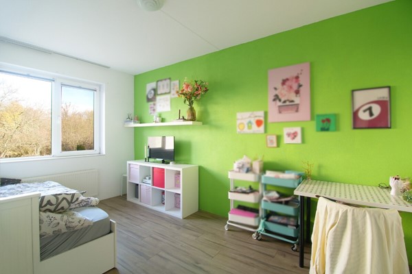 Foto - Te koop: Deze goed onderhouden hoekwoning uit 2005 overtuigt met een doordachte indeling, moderne voorzieningen en een onderhoudsvriendelijke buitenruimte in Vaals