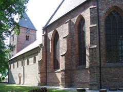 Sint_Bonifatiuskerk_Vries.jpg