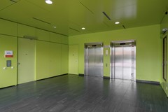 Kraanvogelstraat 88-33 flat centrale hal liften.jpg